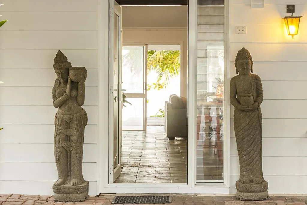 Drift Beach House Getaway Holloways Beach